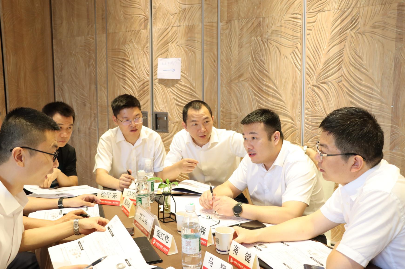 2021年6月25日-26日，环球360二建组织开展了2021年中高层主管执行力培训。本次培训特邀清华、北大、上海交大总裁班讲师，中国企业家协会特聘高级讲师许晋老师进行授课。